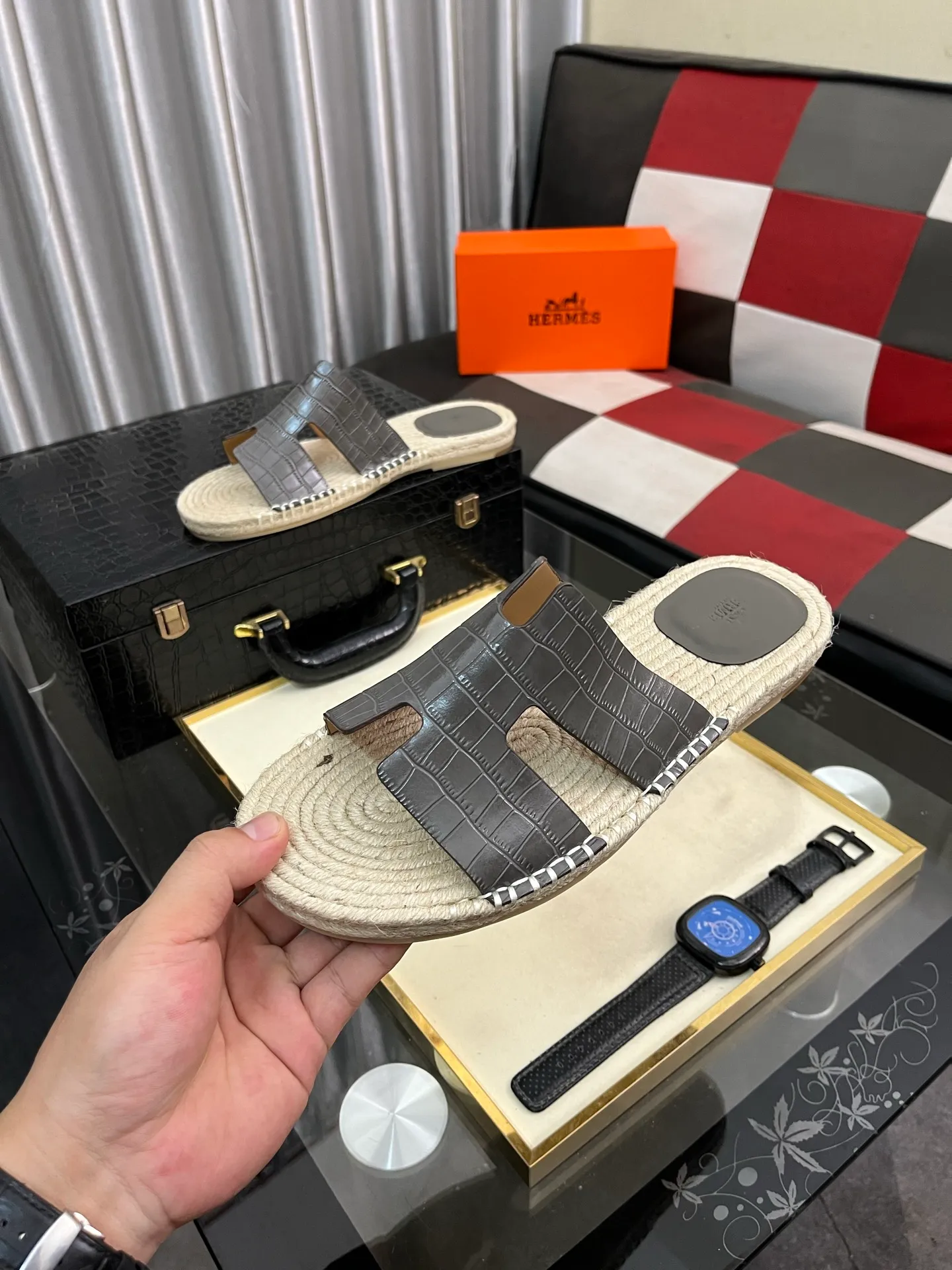 Men's shoes 💰340⌚️⌚️《HERMES》Hermes 💁♂️Men's casual slippers, compare the quality at the counter🧚🏿♂️ The upper layer has a stone pattern with clear texture, showing high-end, high-end, comfortable to wear and versatile. Purely hand-pulled, raw rubber breathable outsole, breathable and comfortable lambskin lining, 100% comfortable density, original rubber outsole wear-resistant code number 38-44. Can be customized 45-46-47